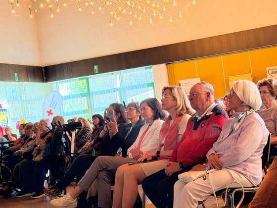 Publikum im Saal unter dem Lichterhimmel des Bürgerhauses. 4. Erzhäuser Gesundheits- & Pflegetag Erzhausen 2026.